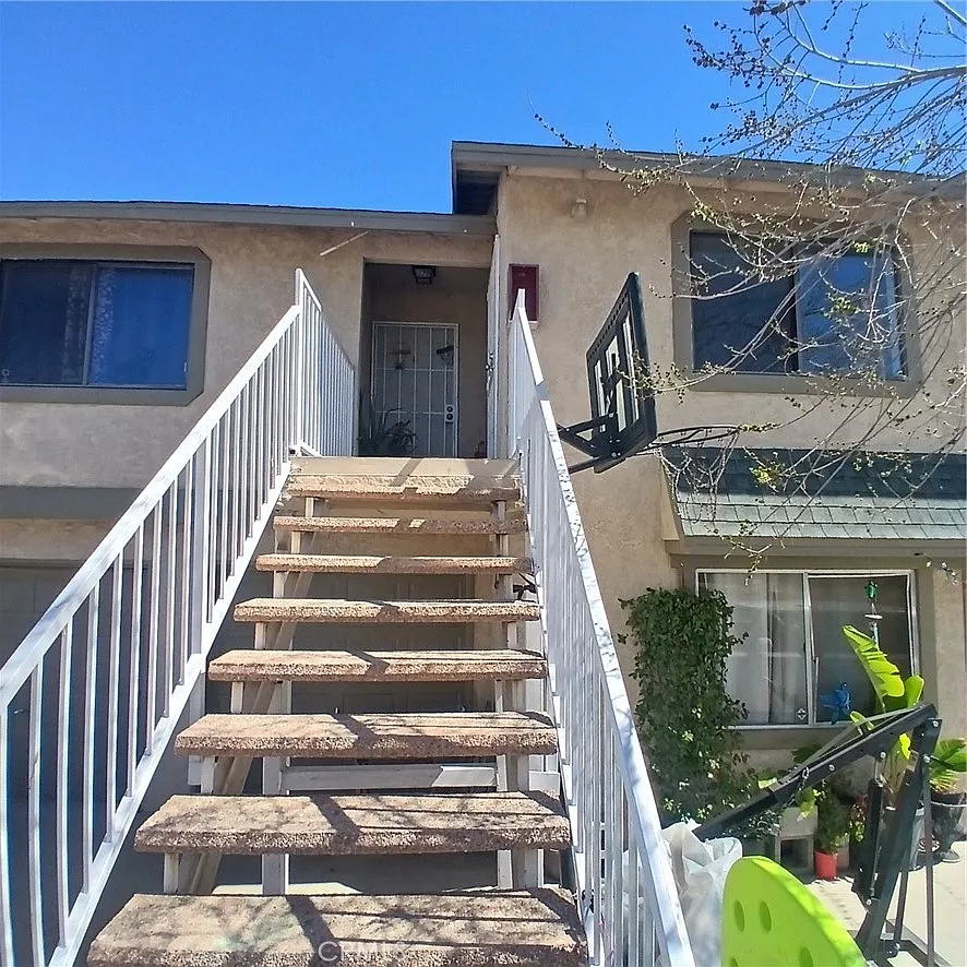 2 bed, 965 sqft, $1,800 — Photo 1