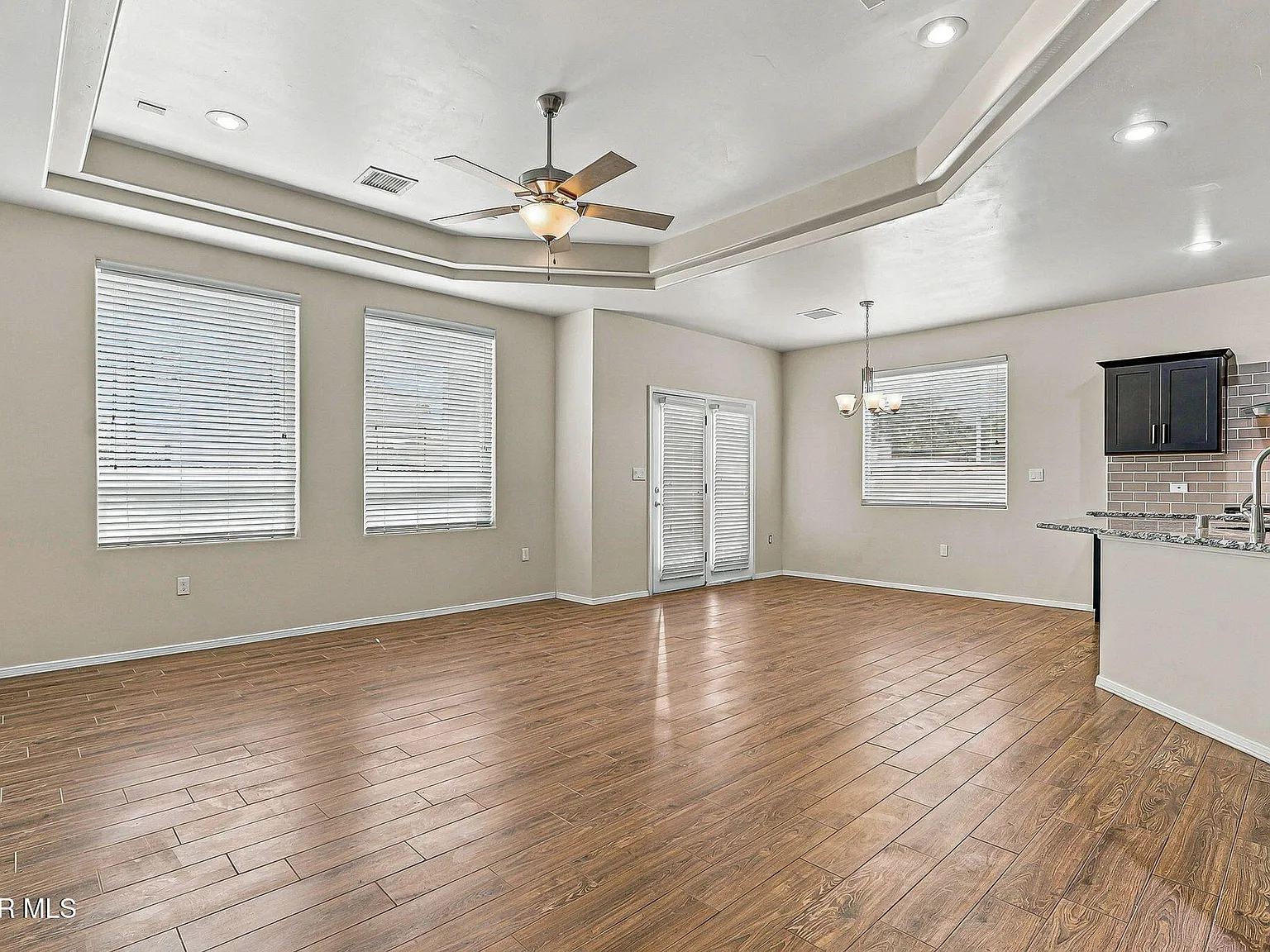 3 bed, 2.0 bath, 1712 sqft, $2,100 — Photo 4