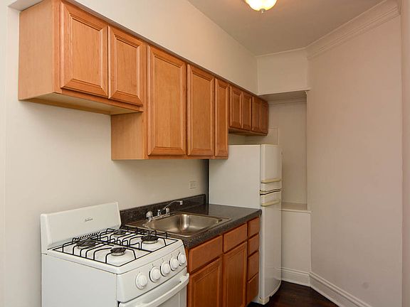 3rd image of 4641 N Paulina St #214