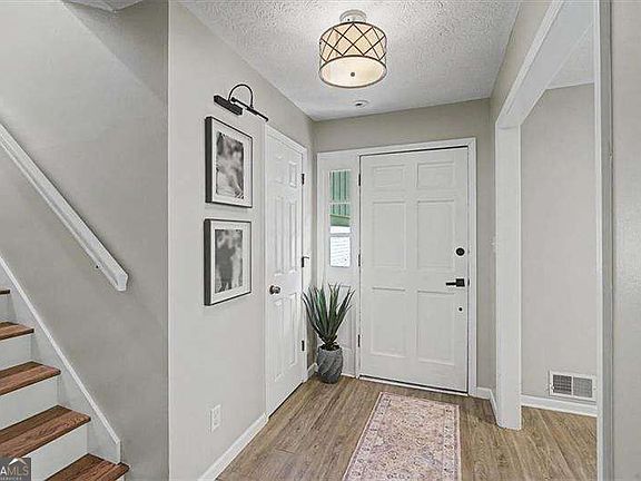 5th image of 2204 Pine Point Dr
