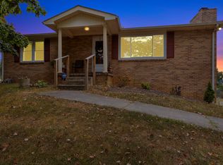 2009 Ridgecrest Cir, Dickson, TN 37055