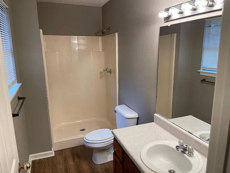 716 Rosewood Dr — Photo 7
