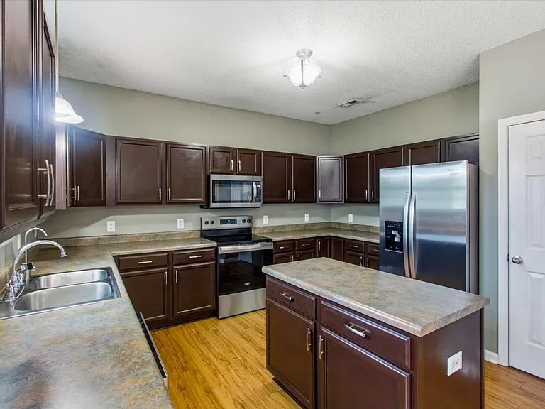 103 Briar Hollow Dr — Photo 18