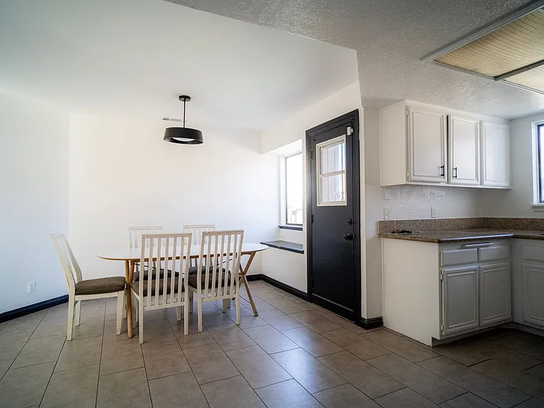 837 Sunrise Ct — Photo 10