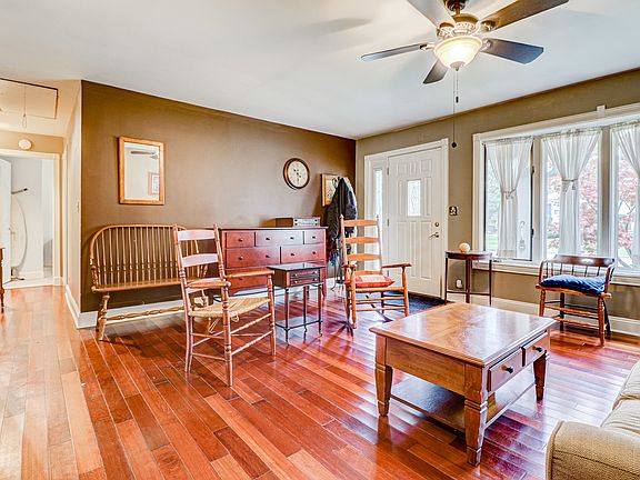 3rd image of 304 N Lincoln Ave