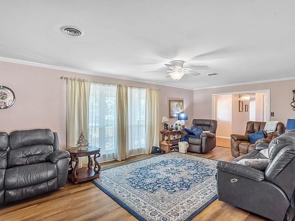 3rd image of 2521 Saint Joseph St