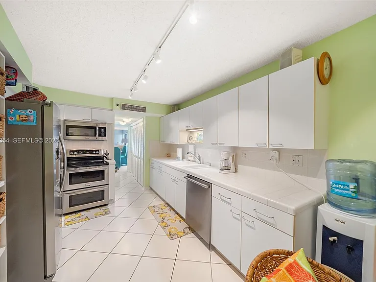 355 S Ocean Dr #401 — Photo 8