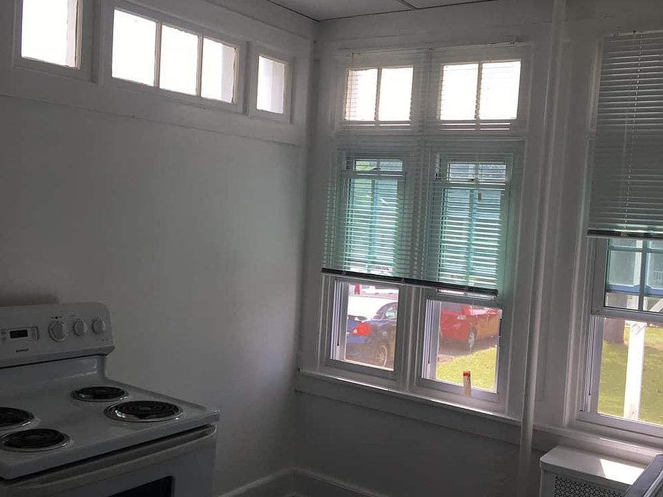 2nd image of 422 N Main St APT 2