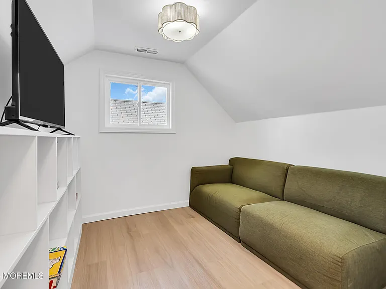 611 3rd Ave #2 — Photo 30