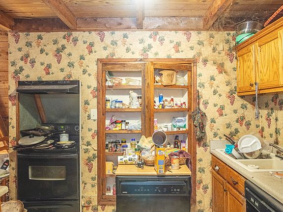 18th image of 156 Tracy Rd