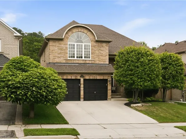 150 Davidson Blvd, Dundas, ON L9H 7N6