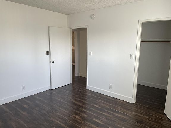 5th image of 2042 N Beachwood Dr APT 16