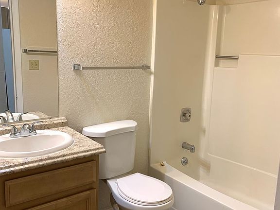 4th image of 303 1/2 N Warren St APT 6