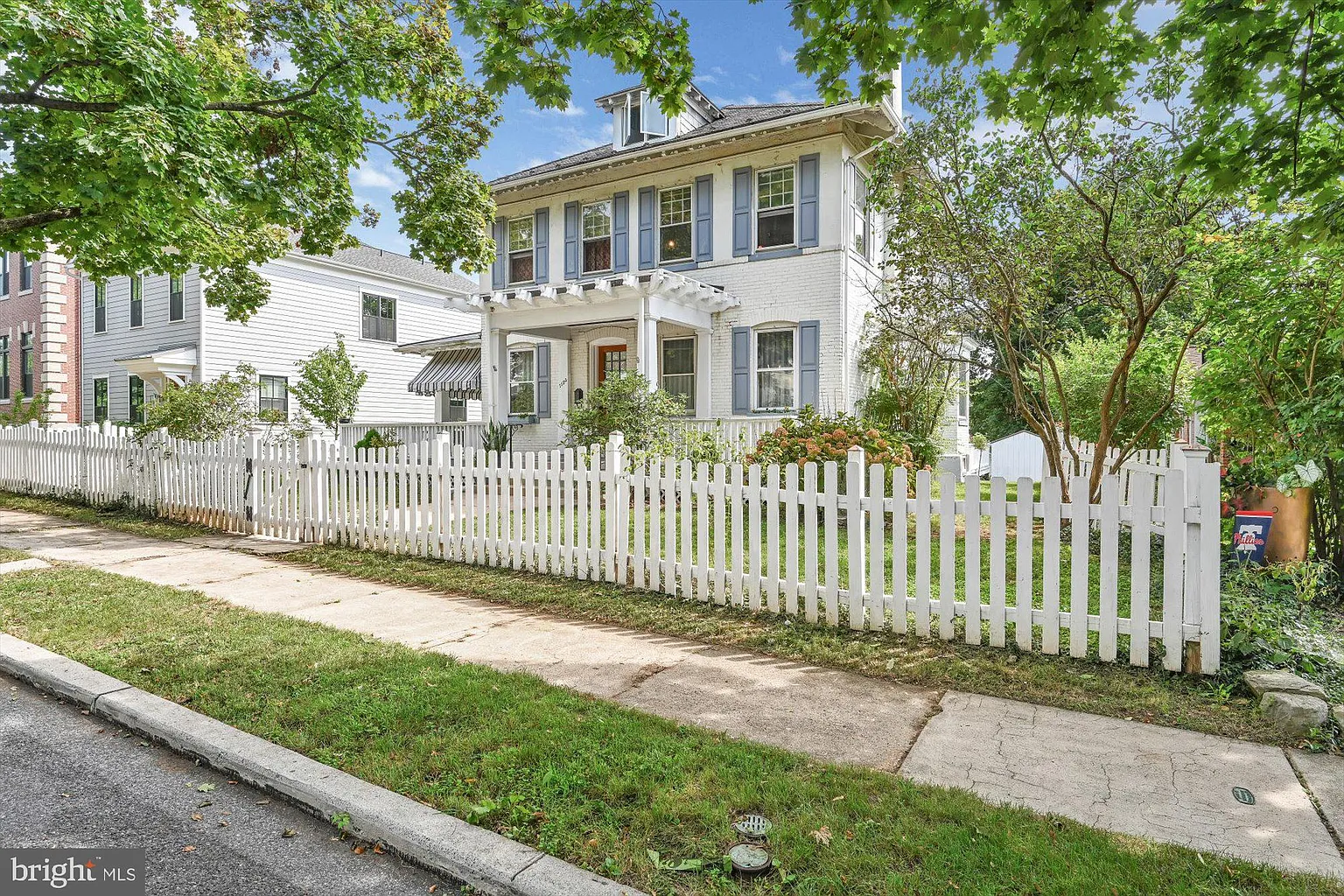1124 Belmont Ave photo 1