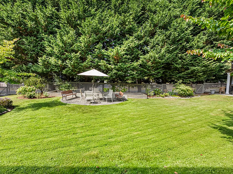 Shared back courtyard