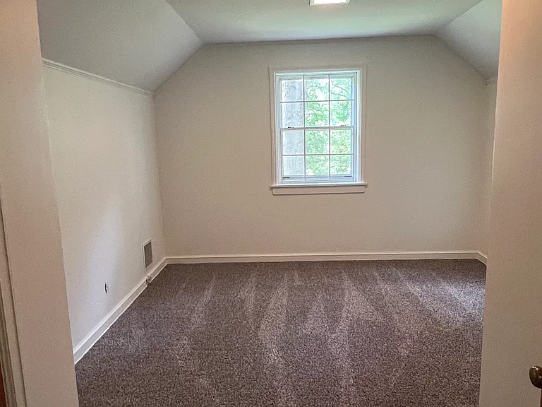 516 N Park St — Photo 29