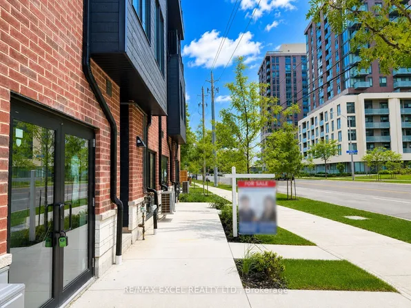 3069 Pharmacy Ave #5, Toronto, ON M1W 2H1
