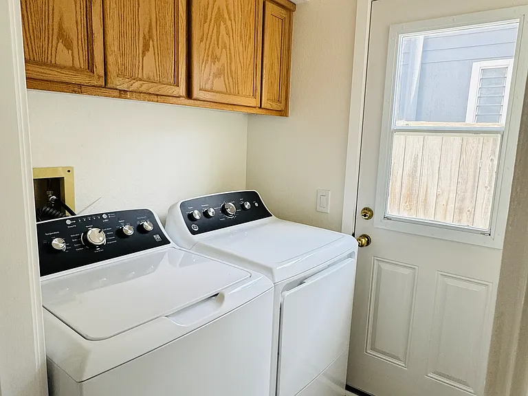 1358 Bennett Ave — Photo 12