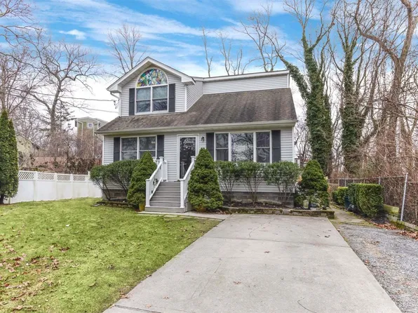 36 Maple Road, Rocky Point, NY 11778