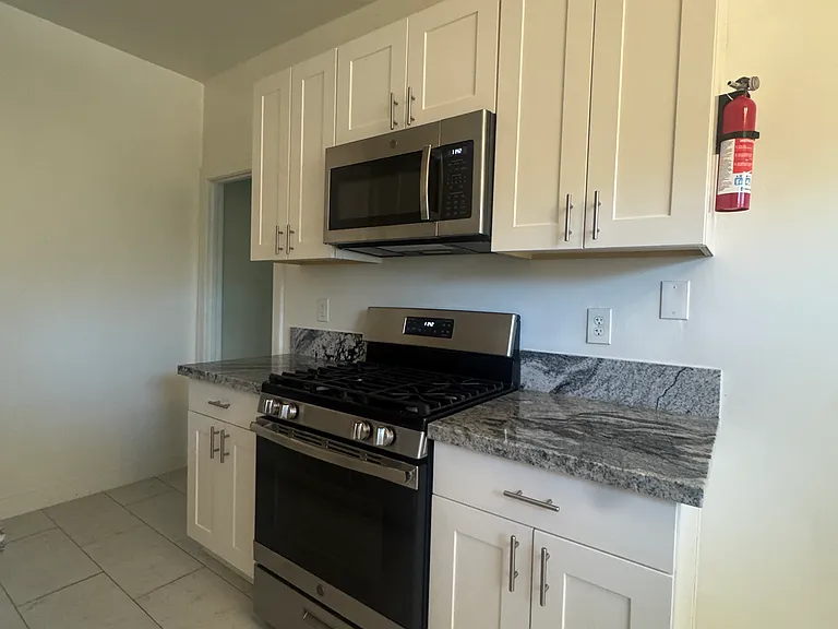 131 N Breed St #102 — Photo 2