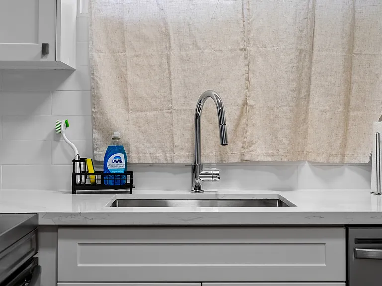 610 King St E #14 — Photo 3