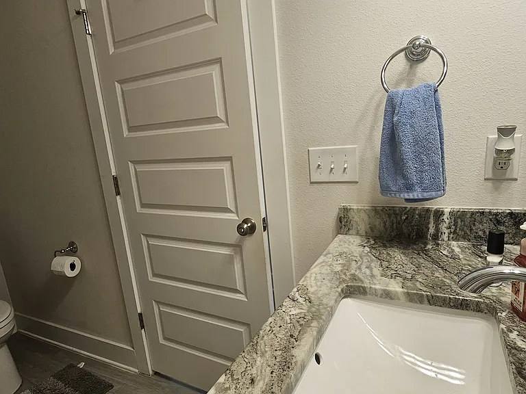 12514 Windsor Dr — Photo 26