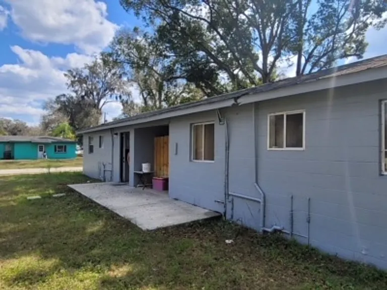 2305 SW 2nd St — Photo 3