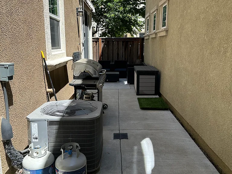 1607 Sylvia St — Photo 14