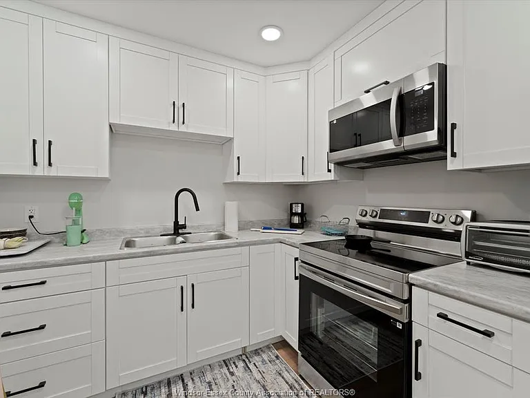 1861 Meighen Rd #3 — Photo 4