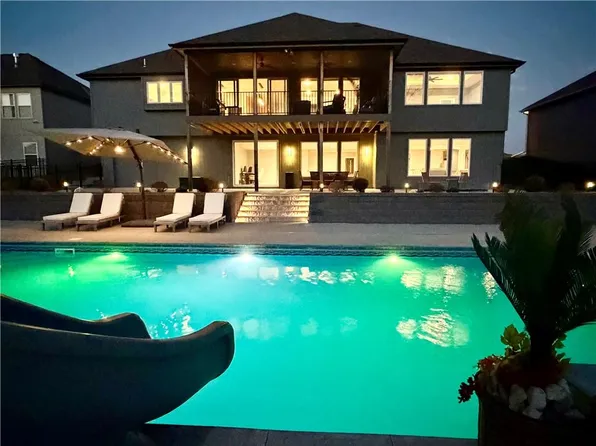 2002 Foxtail Point, Kearney, MO 64060