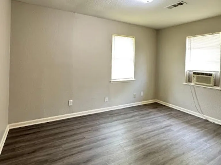 9325 Kentshire Dr #B — Photo 11