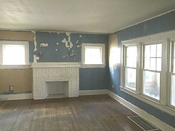 2nd image of 1302 Nicklin Ave