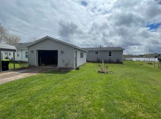 6350 Lake Four Dr, Gladwin, MI 48624