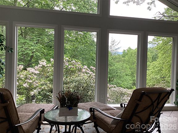 4th image of 31 Rhododendron Rd