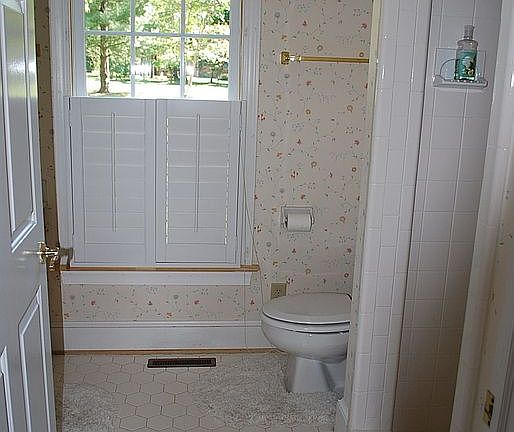 1st Floor Master Bath