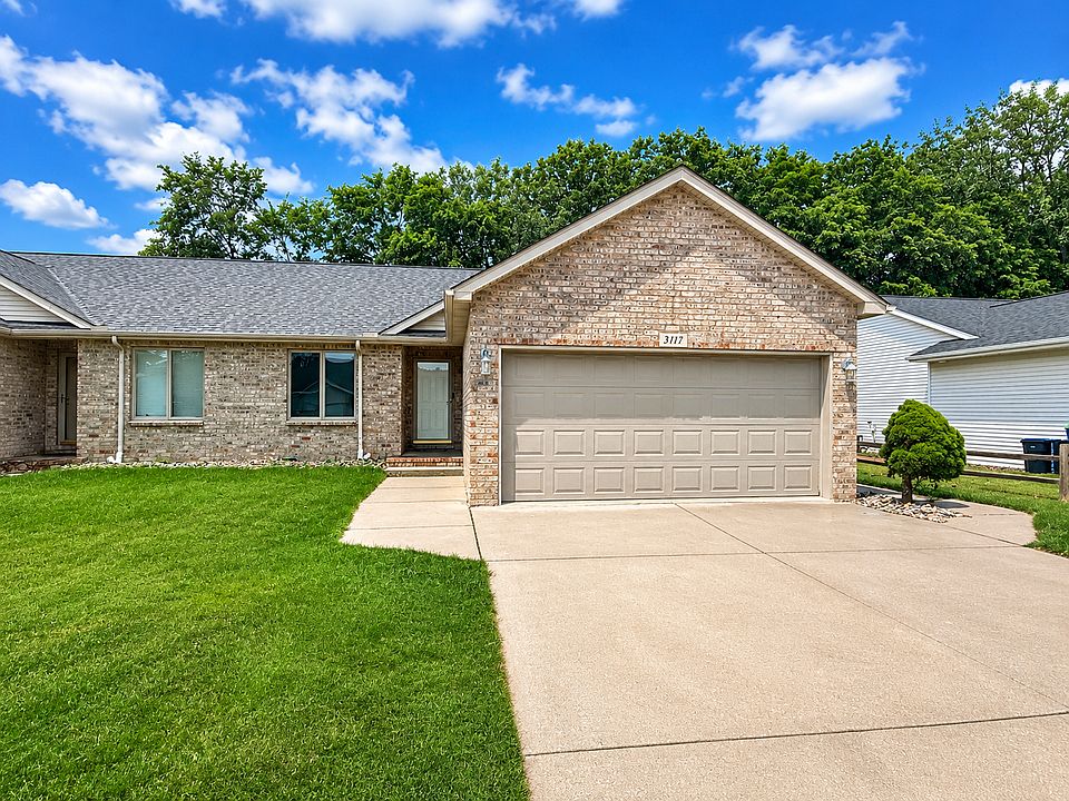 Spacious attatched garage with people door to side yard