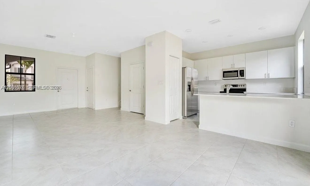 3 bed, 2.5 bath, 1331 sqft, $2,900 — Photo 4