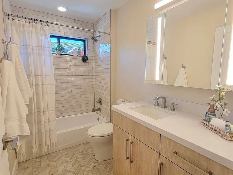 437 S Montezuma St — Photo 8
