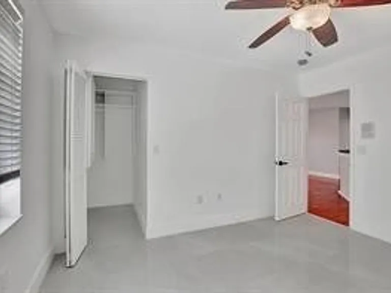 2410 NW 137th Ter — Photo 12