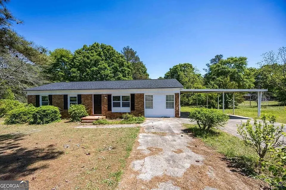 5 bed, 2.5 bath, 1940 sqft, $1,849 — Photo 2