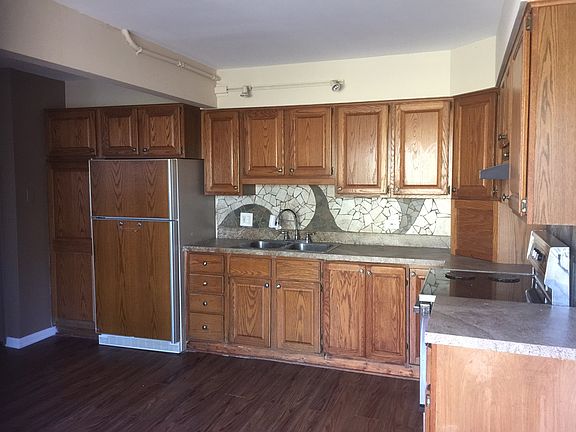 2nd image of 3369 Beacon St Unit 12