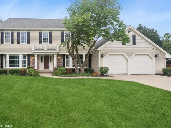 157 Hilltop Ave, Barrington, IL 60010