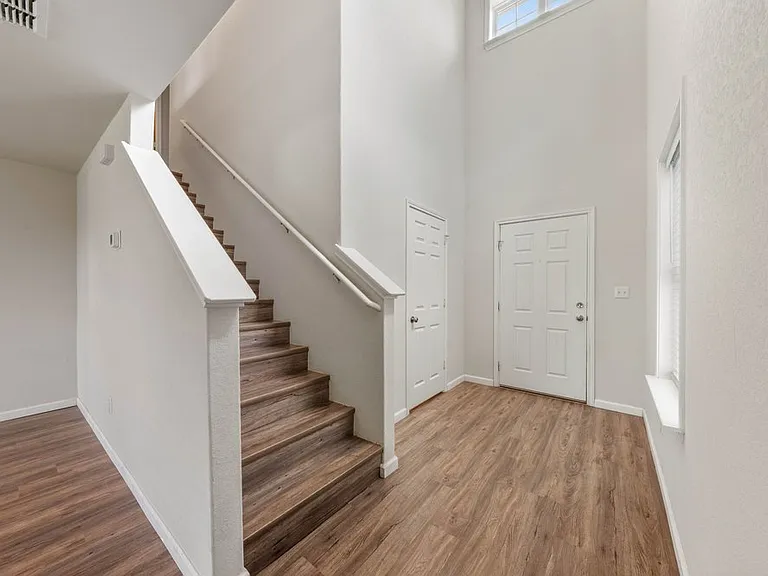 6231 Antares — Photo 4