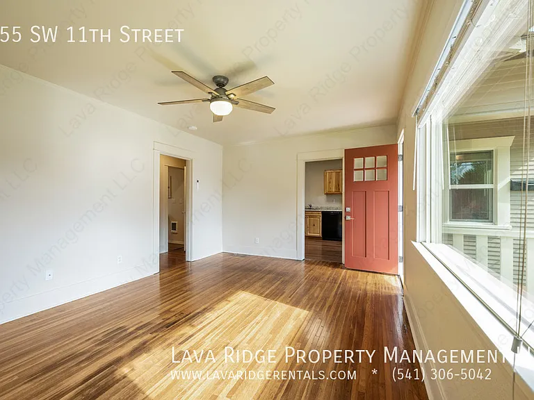 655 SW 11th St — Photo 4