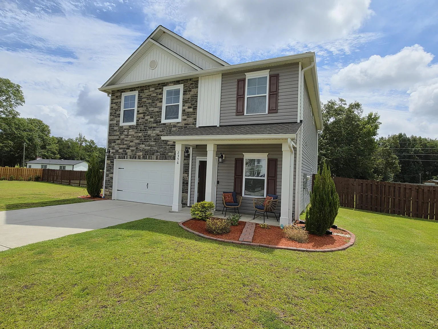 4 bed, 3.0 bath, 2264 sqft, $2,400 — Photo 2