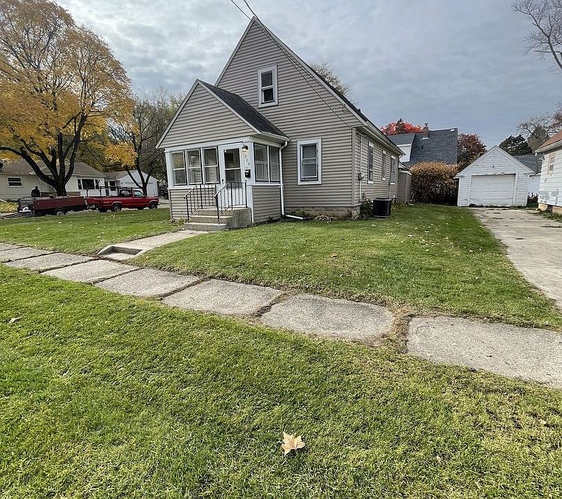 1st image of 702 Miriam Ave