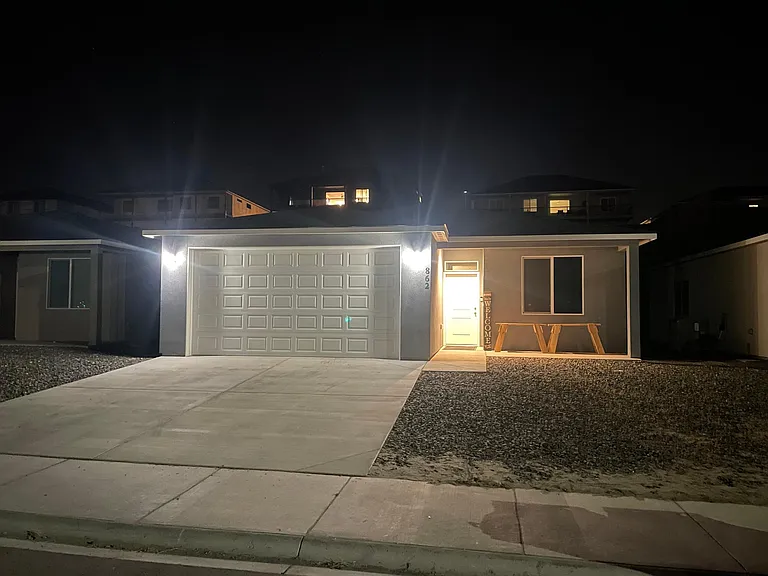 862 Duke Ln — Photo 7