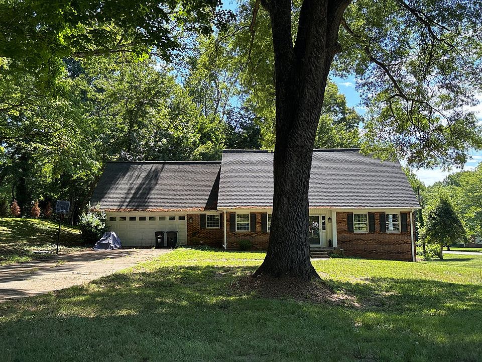 1st image of 2701 Castes Dr