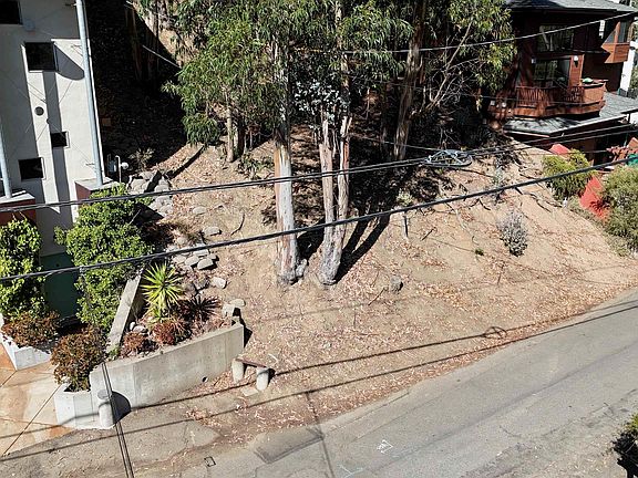 2nd image of 1830 Arrowhead Dr