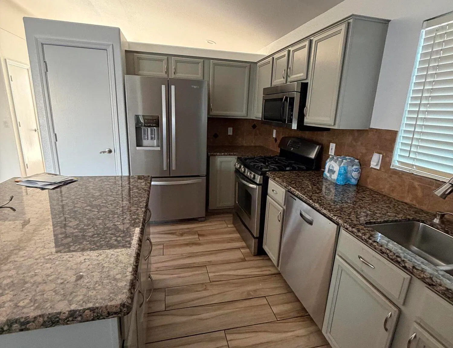 3 bed, 2.0 bath, $2,500 — Photo 4